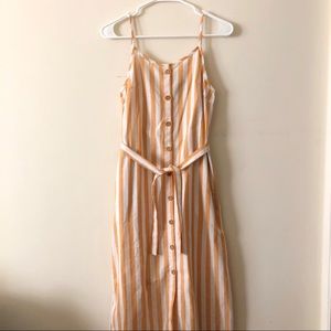 Midi dress with buttons